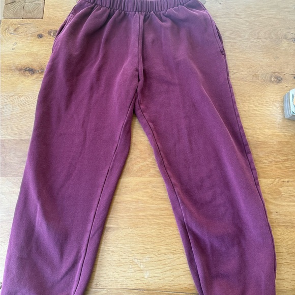 Brandy Melville Lot 12 items sweatpants, shorts, tanks, tees,long sleeves - Picture 12 of 16